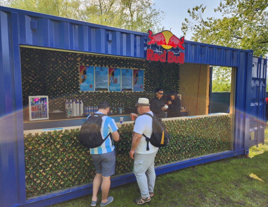 Multi-container building construction